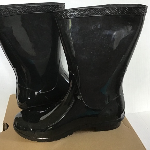 FINAL MARKDOWN! NIB ! UGG Rainboots - Picture 5 of 6